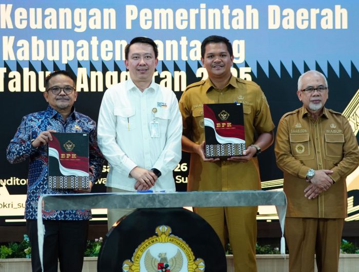 Bupati Bantaeng Terima Penghargaan Opini WTP, Pemkab Bantaeng Pertahankan WTP 11 Tahun Berturut-turut 13 Pemerintah Kabupaten Bantaeng meraih Opini Wajar Tanpa Pengecualian (WTP) dari Badan Pemeriksa Keuangan (BPK) RI, di Auditorium BPK RI Perwakilan Sulawesi Selatan, Makassar, Selasa 2 Juni 2026.