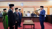 Bupati Bantaeng, M. Fathul Fauzy Nurdin resmi melantik dan mengambil sumpah jabatan Dr. H. Muhammad Tafsir P., M.AP sebagai Penjabat Sekretaris Daerah Kabupaten Bantaeng. Pelantikan berlangsung di Ruang Pola Kantor Bupati Bantaeng dan disaksikan oleh jajaran pejabat Pemerintah Kabupaten Bantaeng, Rabu (3/6/2026).