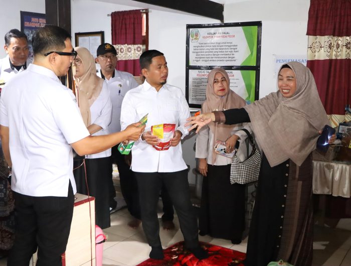 Wali Kota Parepare, Tasming Hamid, meninjau langsung tiga lokasi produksi yang menjadi bagian dari inovasi unggulan “SRIKANDI BERDAYA OLEH SRIKANDI”, program pemberdayaan masyarakat yang digagas Dinas Pertanian, Kelautan, dan Perikanan (PKP) Kota Parepare.