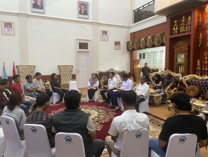 Bupati Bantaeng, M. Fathul Fauzy Nurdin, mengundang perwakilan sejumlah Organisasi Kemasyarakatan Pemuda (OKP) yang tergabung dalam Aliansi Appakatau untuk berdiskusi di Rumah Jabatan Bupati Bantaeng, Rabu (3/6/2026) sore.
