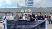 Puluhan massa yang tergabung dalam Koalisi Pemerhati Hukum Sulawesi Selatan (KPH Sulsel) menggelar aksi unjuk rasa di depan Kantor Kejaksaan Tinggi (Kejati) Sulawesi Selatan, Rabu (3/6/2026).