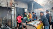 Kebakaran hebat menghanguskan sebanyak 14 unit lapak di Lingkungan Jado, RT 08/RW 04, Kelurahan Dorotangga, Kecamatan Dompu, Kabupaten Dompu, Kamis (4/6/2026) sekitar pukul 17.00 WITA.