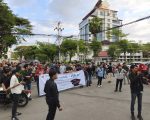 Ratusan kader Himpunan Mahasiswa Islam (HMI) Cabang Gowa Raya menggelar aksi demonstrasi di depan Polrestabes Makassar.