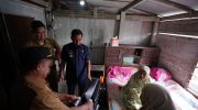 Wali Kota Parepare, Tasming Hamid, turun langsung menyalurkan bantuan beras sejahtera (Rastra) kepada warga penerima manfaat di empat kelurahan, yakni Kelurahan Cappa Galung, Kampung Baru, Lompoe, dan Lapadde, Senin (15/6/2026).