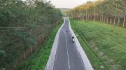 Gubernur Sulawesi Selatan, Andi Sudirman Sulaiman meninjau progres pengerjaan Paket 1 Multiyears Project (MYP) pada ruas jalan Tanaberu-Tanete dan Sinjai-Kajang di Kabupaten Bulukumba.