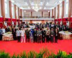 Gubernur Sulawesi Selatan, Andi Sudirman Sulaiman, mengukuhkan Mardiyanto Arif Rakhmadi sebagai Kepala Perwakilan Badan Pengawasan Keuangan dan Pembangunan (BPKP) Provinsi Sulawesi Selatan di Aula Asta Cita, Rumah Jabatan Gubernur Sulsel, Makassar, Jumat (19/6/2026).