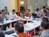 Pemerintah Provinsi Sulawesi Selatan berhasil masuk dalam lima besar penilaian Penghargaan Pembangunan Daerah (PPD) Tahun 2026 yang diselenggarakan Kementerian Perencanaan Pembangunan Nasional (PPN)/Bappenas. Capaian tersebut merupakan hasil evaluasi terhadap kinerja pembangunan daerah serta kualitas proses perencanaan pembangunan yang dijalankan Pemprov Sulsel.