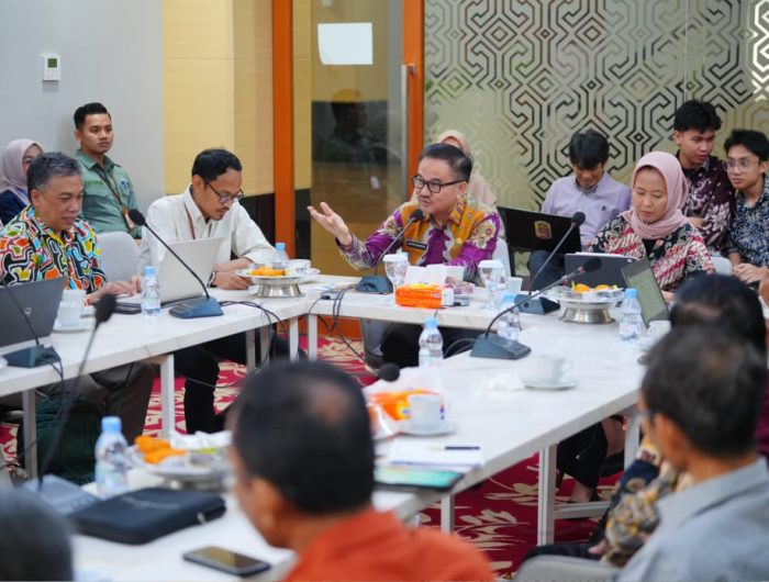Pemerintah Provinsi Sulawesi Selatan berhasil masuk dalam lima besar penilaian Penghargaan Pembangunan Daerah (PPD) Tahun 2026 yang diselenggarakan Kementerian Perencanaan Pembangunan Nasional (PPN)/Bappenas. Capaian tersebut merupakan hasil evaluasi terhadap kinerja pembangunan daerah serta kualitas proses perencanaan pembangunan yang dijalankan Pemprov Sulsel.