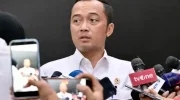 Menteri Sekretaris Negara (Mensesneg) Prasetyo Hadi mengungkapkan alasan pemerintah menunjuk Nanik S. Deyang sebagai Kepala Badan Gizi Nasional (BGN) menggantikan Dadan Hindayana yang kini menjalani proses hukum di Kejaksaan Agung terkait dugaan korupsi program Satuan Pelayanan Pemenuhan Gizi (SPPG).