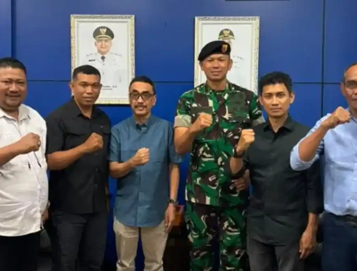 Perumda Air Minum (PDAM) Kota Makassar bersama Batalyon Kavaleri (Yonkav)-10 Mendagiri memperkuat koordinasi dalam upaya meningkatkan pelayanan air bersih bagi penghuni kompleks asrama prajurit di Kota Makassar.