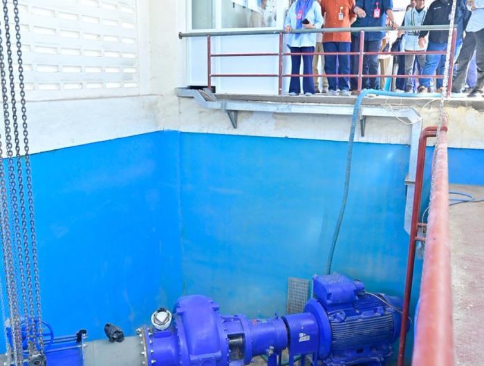 Uji Coba Pompa Intake Manggala Berhasil, Perumda Air Minum Makassar Perkuat Produksi Air Bersih 13 Upaya Perumda Air Minum Kota Makassar dalam memperkuat pelayanan air bersih kepada masyarakat kembali menunjukkan hasil positif. Kali ini PDAM berhasil melakukan uji coba pengoperasian pompa Intake Manggala (Moncongloe) yang mengambil sumber air baku dari Waduk Nipah-Nipah melalui jalur Manggala pada Rabu (1/7/2026).