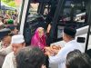 Sebanyak 321 Jamaah Haji asal Kabupaten Bantaeng telah kembali di tanah air usai menunaikan rukun Islam yang kelima. Kedatangan para tamu Allah disambut langsung oleh Bupati Bantaeng, M. Fathul Fauzy Nurdin, di Gedung Balai Kartini Kabupaten Bantaeng, Rabu (1/7/2026).