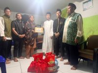 Kepedulian Gubernur Sulawesi Selatan, Andi Sudirman Sulaiman, kembali hadir bagi masyarakat yang tengah berduka. Sebagai bentuk empati atas musibah yang dialami keluarga almarhum Muh Hafid Al-Imran (10), Andi Sudirman menyalurkan bantuan sosial kemanusiaan berupa dana santunan dan sejumlah paket sembako.