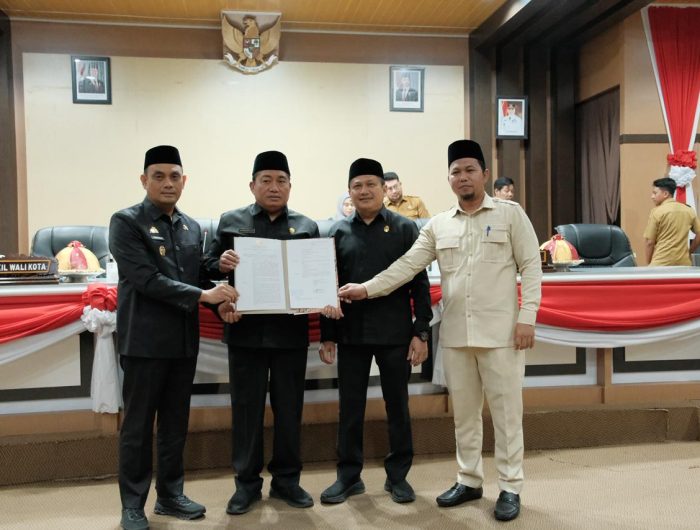 Dewan Perwakilan Rakyat Daerah (DPRD) Kota Parepare bersama Pemerintah Kota Parepare resmi menyetujui Rancangan Peraturan Daerah (Ranperda) tentang Pertanggungjawaban Pelaksanaan APBD Tahun Anggaran 2025 dalam rapat paripurna yang digelar pada Senin (6/7/2026).