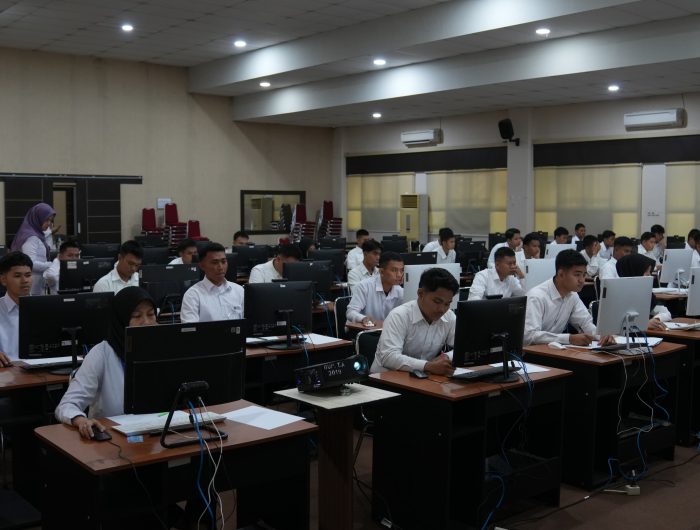 Pemprov Sulsel Seleksi 100 Calon Taruna PPI Curug, 20 Terbaik Raih Beasiswa Penuh 13 Pemerintah Provinsi Sulawesi Selatan melanjutkan proses seleksi program beasiswa penuh bagi calon taruna Politeknik Penerbangan Indonesia (PPI) Curug. Sebanyak 100 peserta yang lolos seleksi administrasi dan psikotes kini mengikuti tes kemampuan akademik untuk memperebutkan 20 kuota beasiswa penuh.