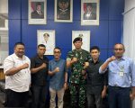Pelaksana Tugas (PLT) Direktur Utama (Dirut) Perumda Air Minum (PDAM) Kota Makassar, Andi Syahrum, didampingi Plt Kepala Bagian Distribusi dan Kehilangan Air (DKA) Wahidin serta Plt Kepala Bagian Perencanaan Teknik Rimbawan menerima kunjungan silaturahmi dan audiensi Komandan Batalyon Kavaleri (Danyonkav)-10 Mendagiri, Letkol Kav Agus Widodo,, beserta jajaran di Kantor Perumda Air Minum Kota Makassar, Jalan Dr. Ratulangi, Selasa (7/7/2026).