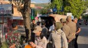 Pemerintah Kota Parepare yang terdiri dari gabungan Satpol PP, Dinas Perhubungan dan unsur Kelurahan Lumpue melakukan penertiban Pedagang Kaki Lima (PKL) di dekat Jembatan Sumpang.