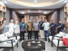 Pemerintah Kota Makassar, menegaskan bahwa penataan kota yang dilakukan dalam beberapa waktu terakhir bukanlah upaya penggusuran terhadap masyarakat. Melainkan langkah strategis untuk mengembalikan fungsi ruang publik agar lebih tertib, aman, nyaman, dan dapat dinikmati seluruh warga.