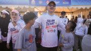 Sekretaris Daerah Provinsi Sulawesi Selatan, Jufri Rahman bersama Ketua Dharma Wanita Persatuan (DWP) Sulsel Melani Simon Jufri meninjau pelayanan kesehatan gratis di Lapangan Hasanuddin, Jalan Jenderal Sudirman, Makassar, Sabtu (11/7/2026).