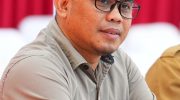 Viralnya potongan pidato Gubernur Sulawesi Selatan, Andi Sudirman Sulaiman, tentang aksi warga menanam pohon pisang di jalan rusak memunculkan beragam reaksi. Di media sosial, potongan video tersebut membentuk kesan bahwa gubernur antikritik dan tidak menghargai aspirasi masyarakat. Padahal, ketika pidato itu ditempatkan dalam konteks yang utuh, maknanya menjadi jauh berbeda.