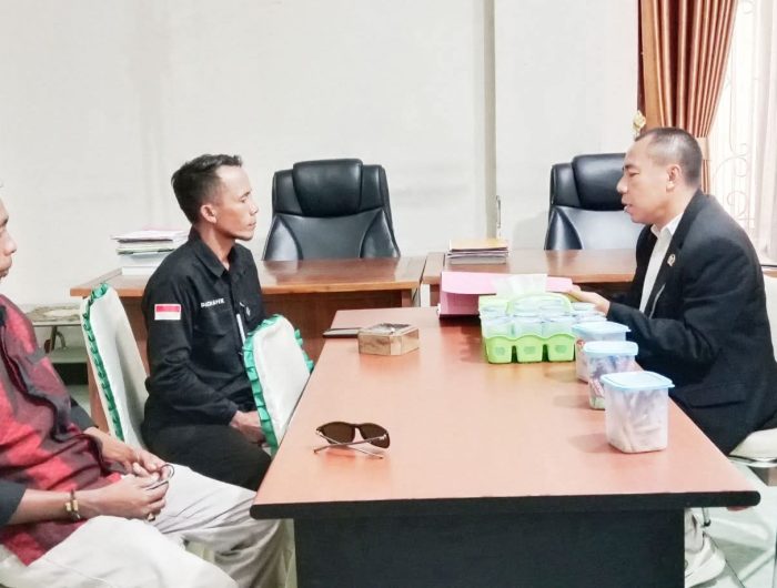 Kades Rababaka Temui Anggota DPRD Dompu, Usulkan Lampu Jalan dan RTLH 13 Kepala Desa Rababaka, Kecamatan Woja, Ikraman Ibrahim, melakukan silaturahmi dengan Anggota DPRD Kabupaten Dompu dari Daerah Pemilihan (Dapil) III, Muhammad Ikhsan, S.Sos., untuk membahas sejumlah aspirasi masyarakat serta program pembangunan desa.