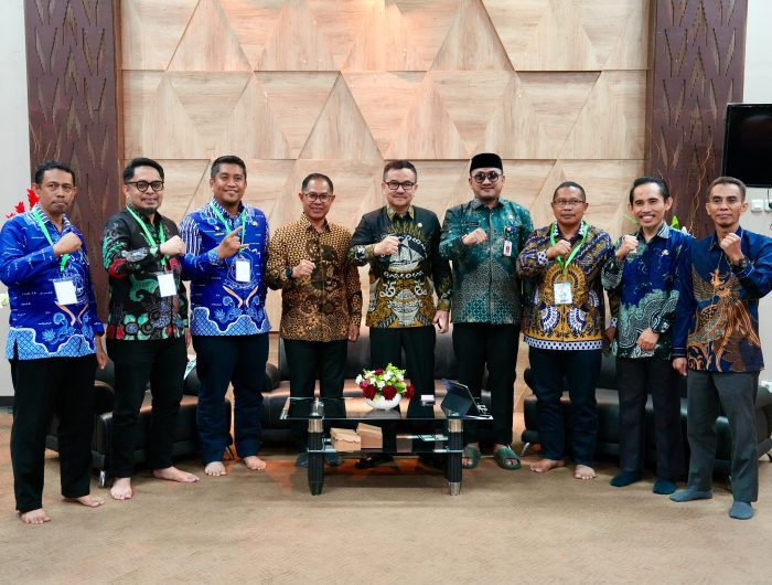 Seleksi Sekda Jeneponto Masuki Tahap Akhir, Empat Kandidat Ikuti Wawancara Pansel 13 Seleksi Terbuka (Selter) Jabatan Pimpinan Tinggi (JPT) Pratama Sekretaris Daerah (Sekda) Kabupaten Jeneponto memasuki tahap akhir. Empat kandidat mengikuti wawancara yang dipimpin langsung Sekretaris Daerah Provinsi Sulawesi Selatan, Jufri Rahman, selaku Ketua Panitia Seleksi (Pansel), di UPT Penilaian Potensi dan Kompetensi Badan Kepegawaian Daerah (BKD) Provinsi Sulawesi Selatan, Jumat (24/7/2026).