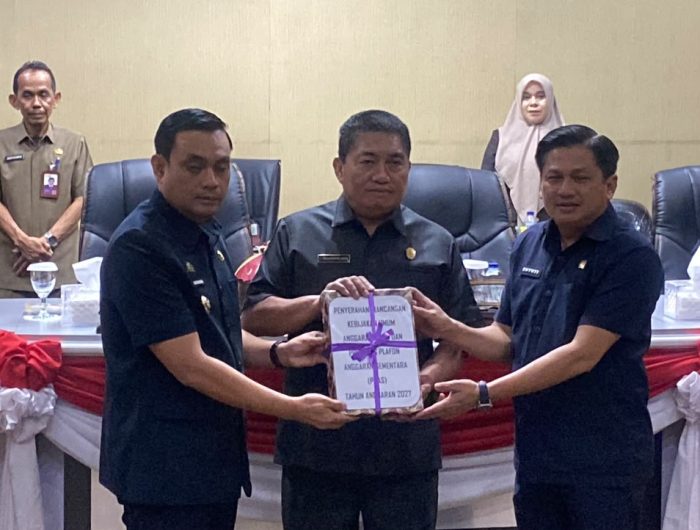 Dewan Perwakilan Rakyat Daerah (DPRD) Kota Parepare menggelar rapat paripurna penyerahan Rancangan Kebijakan Umum Anggaran dan Prioritas Plafon Anggaran Sementara (KUA-PPAS) Kota Parepare Tahun Anggaran 2027 di Ruang Rapat Paripurna DPRD Kota Parepare, Rabu (29/7/2026).