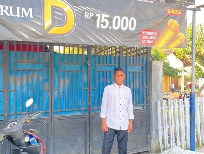 Sejumlah mahasiswa asal Kabupaten Dompu mendesak Kepolisian Resor (Polres) Dompu, Nusa Tenggara Barat (NTB), untuk mempercepat penanganan kasus dugaan pengeroyokan, penganiayaan, pembakaran rumah, penjarahan, serta dugaan membawa senjata tajam yang menimpa seorang petani asal Kabupaten Bima, H. Hamdiah, beserta istrinya, Hj. Masdar.