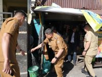 Wali Kota Appi Susuri Lorong di Wilayah Utara, Pastikan Air PDAM Mengalir ke Rumah Warga 26 Wali Kota Makassar, Munafri Arifuddin, memilih memastikan langsung kondisi di lapangan. Tanpa menunggu laporan masuk ke meja kerjanya.