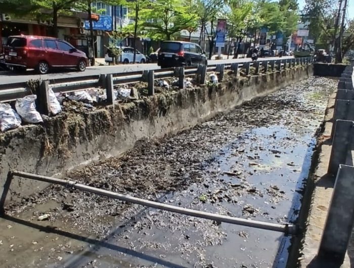 Saluran Drainase Jalan Pengayoman Kini Bersih, Dinas PU Makassar Respons Cepat Aduan Warga 13 IMG 9683