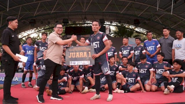 Sekda Amarun Hamka Apresiasi Tim Media FC di Liga Ramadan 2026 Parepare 13 Sekretaris Daerah Amarun Agung Hamka di Lapangan Andi Makkasau, Kota Parepare, Jumat (13/3/2026).