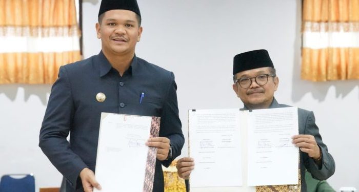 Dewan Perwakilan Rakyat Daerah (DPRD) Kabupaten Bantaeng bersama Pemerintah Kabupaten Bantaeng menyepakati Rancangan Peraturan Daerah (Ranperda) tentang Pertanggungjawaban Pelaksanaan APBD Tahun Anggaran 2025 dalam Rapat Paripurna yang digelar di Ruang Rapat Paripurna DPRD Bantaeng, Senin (27/7/2026).