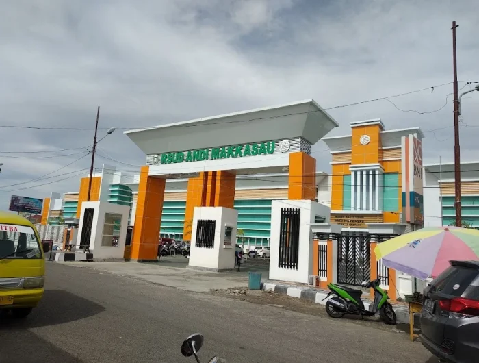 RSUD Andi Makkasau Lelang Terbuka Proses Seleksi Mitra Parkir, Wadir : Komitmen Transparan dan Akuntabilitas 13 Managemen Rumah Sakit Umum Daerah (RSUD) Andi Makkasau melakukan seleksi terbuka calon mitra pengelolaan parkir. Wakil Direktur Perencanaan dan Keuangan RSUD Andi Makkasau, Indrayanti mengungkapkan langkah ini adalah bentuk komitmen menghadirkan tata kelola yang transparan, profesional, akuntabel, dan memberikan manfaat bagi masyarakat.