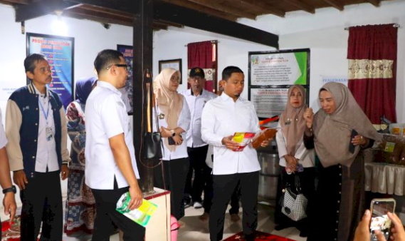 Wali Kota Tasming Hamid Dorong Peningkatan Ekonomi Perempuan Pesisir 12 2