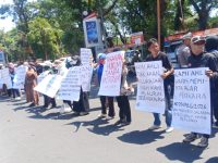 Situasi Memanas di Gerbang UMI, Massa PMII Pilih Mundur Setelah Warga Lakkang Caddi Berdatangan 26 267f3462 922b 43b8 906a bd48b4a24892