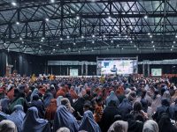 Ketua Muslimah Wahdah Islamiyah Pusat, Ustazah Hj. Harisa Tipa Abidin, S.Pd., M.Pd.I., menegaskan bahwa muslimah memiliki posisi strategis sebagai pendidik pertama dalam keluarga sekaligus penggerak perubahan sosial di tengah masyarakat.