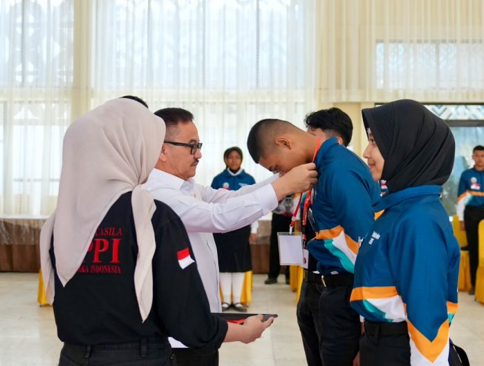 Sekda Jufri Rahman Buka Pemusatan Paskibraka Sulsel, Tekankan Fokus dan Disiplin 13 Sekretaris Daerah Provinsi Sulawesi Selatan, Jufri Rahman menekankan pentingnya menjaga fokus, disiplin, dan konsentrasi selama mengikuti Pemusatan Pendidikan dan Pelatihan Calon Pasukan Pengibar Bendera Pusaka (Paskibraka) Provinsi Sulawesi Selatan Tahun 2026.
