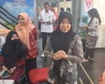 Kepala Dinas Kesehatan Kota Makassar, dr. Nursaida Sirajuddin, M.Kes., mengapresiasi kolaborasi antara Dharma Wanita Persatuan (DWP) Dinas Kesehatan Kota Makassar dan Korps Pegawai Republik Indonesia (Korpri) Dinas Kesehatan dalam pelaksanaan bakti sosial donor darah yang digelar di lobi Kantor Dinas Kesehatan Kota Makassar.