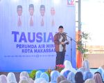 Perumda Air Minum Kota Makassar menggelar kegiatan tausiah dalam rangka memperingati Hari Ulang Tahun (HUT) ke-102 di Ruang Terbuka Hijau (RTH) Perumda Air Minum Kota Makassar, Kamis (6/8/2026). Kegiatan yang berlangsung sederhana itu menjadi momentum untuk memperkuat nilai keimanan dan integritas pegawai di tengah tantangan pelayanan air bersih saat musim kemarau panjang.