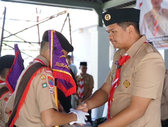 Bupati Uji Nurdin Lepas Kontingen Pramuka Kwarcab Bantaeng Menuju Jambore Nasional XII Tahun 2026 13 Bupati Bantaeng, Muh. Fathul Fauzy Nurdin dan selaku Ketua majelis bimbingan cabang gerakan Pramuka kwartir cabang Bantaeng resmi melepas Kontingen Kwartir Cabang (Kwarcab) Gerakan Pramuka Bantaeng yang akan mengikuti Jambore Nasional (Jamnas) XII Tahun 2026. Pelepasan berlangsung di Halaman Rumah Jabatan Bupati Bantaeng, Kamis 6 Agustus 2026.