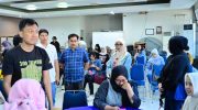 Perumda Air Minum Kota Makassar bersama Karang Taruna Kota Makassar menggelar aksi donor darah di Aula Tirta Dharma Perumda Air Minum Kota Makassar, Jumat (7/8/2026).