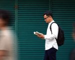 Bayangkan sebuah kota di mana kamu tidak pernah perlu menghabiskan lebih dari 15 menit entah jalan kaki atau bersepeda untuk mencapai sekolah, pasar, klinik, taman, tempat kerja, atau kafe favorit. Tidak ada lagi kemacetan dua jam ke kantor. Tidak ada lagi ketergantungan mutlak pada mobil pribadi. Ini bukan utopia fiksi ilmiah ini konsep perencanaan wilayah yang sedang diuji coba di berbagai kota besar dunia, dan namanya adalah the 15-minute city.