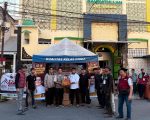 Andi Amran Sulaiman (AAS) Community menunjukkan kepedulian terhadap masyarakat yang tertimpa musibah dengan menyalurkan bantuan sosial kepada warga terdampak bencana kebakaran di Jl. Kandea 3 Lorong 3, RW 004, Kelurahan Barayya, Kecamatan Bontoala, Kota Makassar, pada Rabu, (12/08/2026).