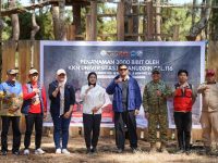 Bupati Bantaeng, M. Fathul Fauzy Nurdin melepas 764 mahasiswa Kuliah Kerja Nyata (KKN) Universitas Hasanuddin (Unhas) Makassar Gelombang 116 yang telah mengabdi selama 40 hari di Kabupaten Bantaeng. Pelepasan yang dirangkaikan Penanaman 3.000 bibit pohon ini digelar di Wisata Hutan Pinus Rombeng, Kamis, (13/08/2026).