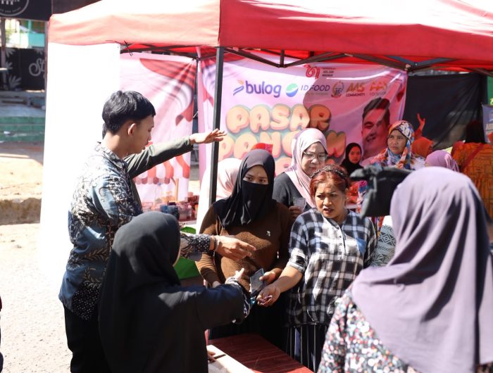 Antusias Masyarakat Sambut Pasar Pangan Murah, AAS Community Hadir di Berbagai Daerah 13 Antusiasme masyarakat terlihat dalam menyambut pelaksanaan Pasar Pangan Murah yang berlangsung mulai 14 hingga 16 Agustus 2026 di sejumlah daerah di Sulawesi Selatan.