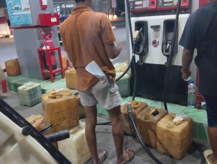 Aktivitas pengisian bahan bakar minyak (BBM) bersubsidi menggunakan jeriken diduga masih berlangsung di SPBU Karijawa, Kecamatan Dompu, Kabupaten Dompu, Nusa Tenggara Barat (NTB).
