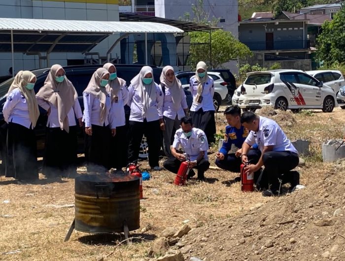 RSUD dr. Hasri Ainun Habibie Parepare Gelar Pelatihan Code Red dan Simulasi Kebakaran 12 Rumah Sakit dr. Hasri Ainun Habibie Kota Parepare menggelar pelatihan Code Red dan simulasi penanganan bencana kebakaran sebagai upaya meningkatkan kesiapsiagaan seluruh staf rumah sakit dalam menghadapi kondisi darurat, Rabu (26/8/2026).
