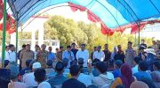 Pelaksana Tugas (Plt) Direktur Utama Perumda Air Minum (PDAM) Kota Makassar, Dr. H. Andi Syahrum Makkuradde, S.S., S.E., M.Si., mendampingi Wali Kota Makassar, Munafri Arifuddin, dalam kunjungan kerja Menteri Koordinator Bidang Pangan Republik Indonesia, Zulkifli Hasan, ke Kampung Nelayan Merah Putih di Kelurahan Untia, Kecamatan Biringkanaya, Kota Makassar, Selasa (4/8/2026).