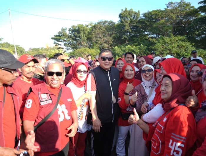 Jalan Sehat Bareng Warga, Wali Kota Appi Titip Pesan untuk Jaga Kebersihan Makassar 13 aa63ee0f 6dc0 4ee2 82a4 e3bbbe157237