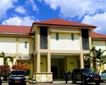 Enam fraksi di DPRD Kabupaten Dompu mengusulkan satu nama untuk menduduki jabatan Sekretaris DPRD (Sekwan) Kabupaten Dompu. Nama yang diusulkan adalah Anike Kusumawati, S.SiT., M.Kes.